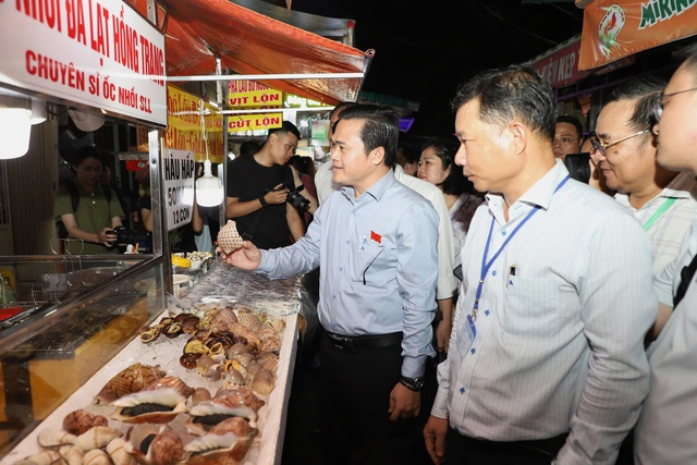 Cần nhân rộng các mô hình phố ẩm thực đêm- Ảnh 1. Cần nhân rộng các mô hình phố ẩm thực đêm- Ảnh 1.