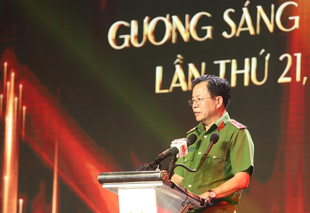 Tuyên dương những 'người hùng' thầm lặng nơi phố phường- Ảnh 1. Tuyên dương những 'người hùng' thầm lặng nơi phố phường- Ảnh 1.