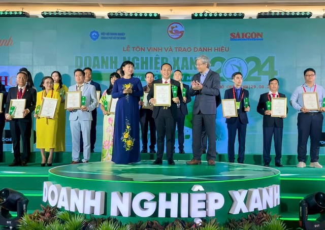 Vina CHG đạt danh hiệu "Doanh nghiệp xanh TPHCM năm 2024- Ảnh 1.