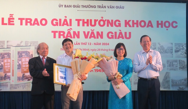 Trao giải thưởng khoa học Trần Văn Giàu lần thứ 12- Ảnh 1.