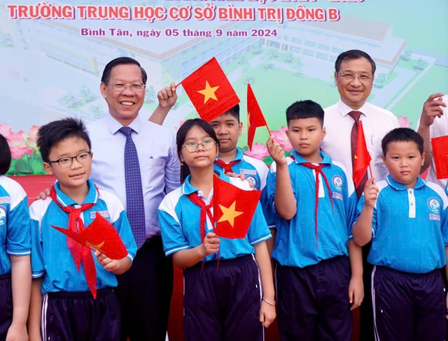 Lãnh đạo Thành phố dự khai giảng năm học mới- Ảnh 4.