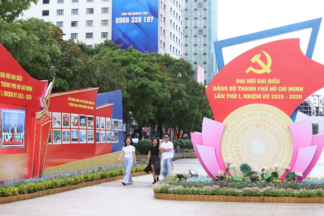 TPHCM rực rỡ sắc màu, sẵn sàng cho Đại hội Đảng bộ lần thứ I, nhiệm kỳ 2025-2030- Ảnh 1. TPHCM rực rỡ sắc màu, sẵn sàng cho Đại hội Đảng bộ lần thứ I, nhiệm kỳ 2025-2030- Ảnh 1.