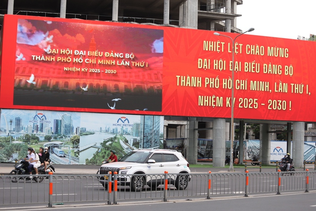 TPHCM rực rỡ sắc màu, sẵn sàng cho Đại hội Đảng bộ lần thứ I, nhiệm kỳ 2025-2030- Ảnh 3. TPHCM rực rỡ sắc màu, sẵn sàng cho Đại hội Đảng bộ lần thứ I, nhiệm kỳ 2025-2030- Ảnh 3.