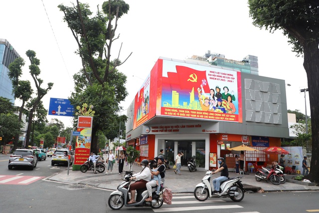 TPHCM rực rỡ sắc màu, sẵn sàng cho Đại hội Đảng bộ lần thứ I, nhiệm kỳ 2025-2030- Ảnh 7. TPHCM rực rỡ sắc màu, sẵn sàng cho Đại hội Đảng bộ lần thứ I, nhiệm kỳ 2025-2030- Ảnh 7.