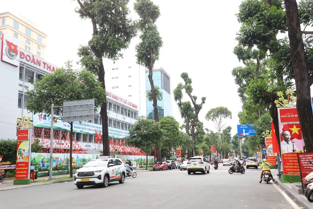 TPHCM rực rỡ sắc màu, sẵn sàng cho Đại hội Đảng bộ lần thứ I, nhiệm kỳ 2025-2030- Ảnh 5. TPHCM rực rỡ sắc màu, sẵn sàng cho Đại hội Đảng bộ lần thứ I, nhiệm kỳ 2025-2030- Ảnh 5.