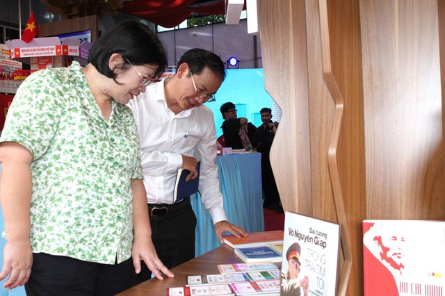 Lãnh đạo TPHCM kiểm tra công tác tổ chức Triển lãm Thành tựu Báo chí – Xuất bản- Ảnh 2.
