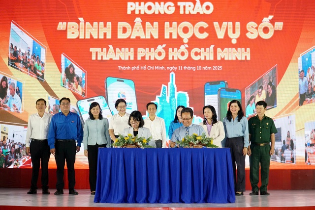 TPHCM: Phổ cập tri thức và kỹ năng số, thay đổi đổi chất lượng sống của mỗi người dân- Ảnh 2. TPHCM: Phổ cập tri thức và kỹ năng số, thay đổi đổi chất lượng sống của mỗi người dân- Ảnh 2.