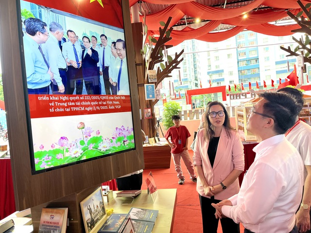 Gian trưng bày của Báo Điện tử Chính phủ tham gia Triển lãm Thành tựu Báo chí - Xuất bản TPHCM- Ảnh 1.