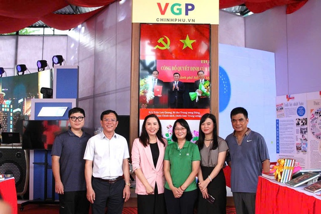 Gian trưng bày của Báo Điện tử Chính phủ tham gia Triển lãm Thành tựu Báo chí - Xuất bản TPHCM- Ảnh 2.
