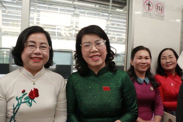 Bí thư Thành ủy TPHCM cùng các đại biểu tham quan tuyến Metro số 1- Ảnh 6.