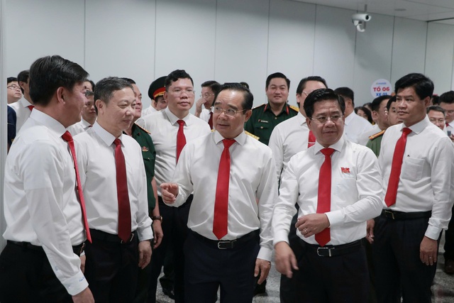 Bí thư Thành ủy TPHCM cùng các đại biểu tham quan tuyến Metro số 1- Ảnh 4.