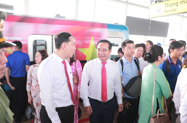 Bí thư Thành ủy TPHCM cùng các đại biểu tham quan tuyến Metro số 1- Ảnh 5.