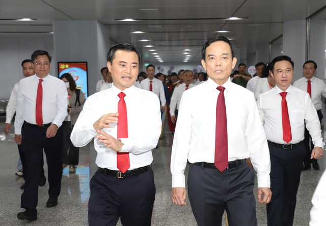 Bí thư Thành ủy TPHCM cùng các đại biểu tham quan tuyến Metro số 1- Ảnh 1.