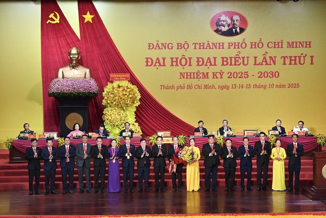 Ra mắt 16 Ủy viên Ủy ban Kiểm tra Thành ủy TPHCM- Ảnh 1. Ra mắt 16 Ủy viên Ủy ban Kiểm tra Thành ủy TPHCM- Ảnh 1.