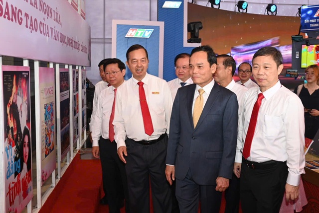 Trao tặng Không gian "Cây tri thức" và 126.000 quyển sách cho Học viện Cán bộ TPHCM- Ảnh 1. Trao tặng Không gian "Cây tri thức" và 126.000 quyển sách cho Học viện Cán bộ TPHCM- Ảnh 1.
