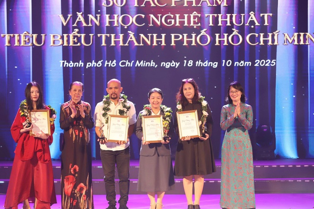 TPHCM vinh danh 50 tác phẩm văn học – nghệ thuật tiêu biểu- Ảnh 2. TPHCM vinh danh 50 tác phẩm văn học – nghệ thuật tiêu biểu- Ảnh 2.