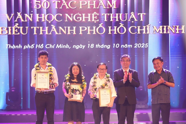 TPHCM vinh danh 50 tác phẩm văn học – nghệ thuật tiêu biểu- Ảnh 1. TPHCM vinh danh 50 tác phẩm văn học – nghệ thuật tiêu biểu- Ảnh 1.
