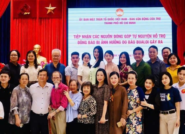 TPHCM quyên góp hỗ trợ đồng bào bị ảnh hưởng do bão số 10- Ảnh 1.