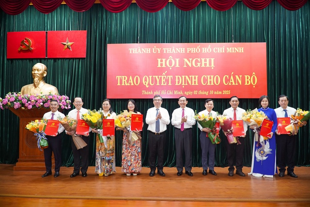 TPHCM điều động, chỉ định 14 cán bộ làm lãnh đạo cấp xã- Ảnh 1.