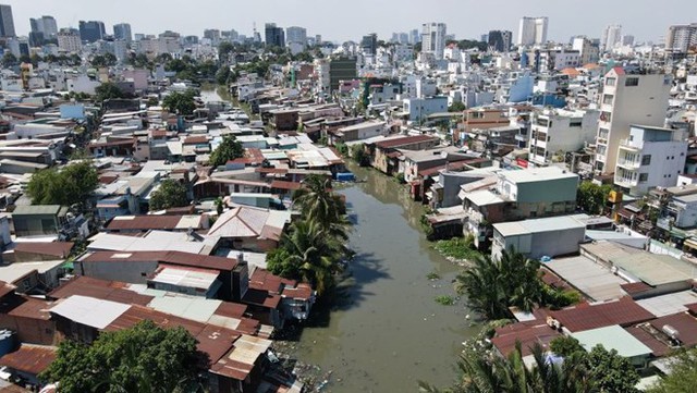 TPHCM đẩy nhanh tiến độ chỉnh trang nhà ven kênh, rạch- Ảnh 1.