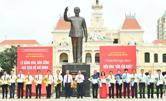 Đảng ủy UBND TPHCM tuyên dương các điển hình 'Dân vận khéo'- Ảnh 1. Đảng ủy UBND TPHCM tuyên dương các điển hình 'Dân vận khéo'- Ảnh 1.