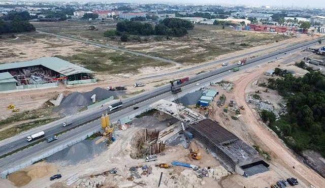 Thành phố quyết tâm về đích và vượt kế hoạch vốn đầu tư công được giao- Ảnh 1. Thành phố quyết tâm về đích và vượt kế hoạch vốn đầu tư công được giao- Ảnh 1.