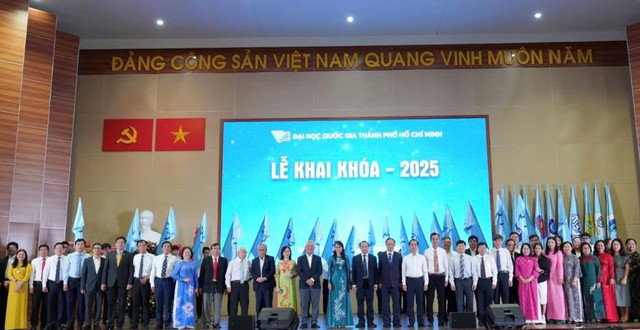 Đại học Quốc gia TPHCM khai khóa năm học "Khát vọng đổi mới sáng tạo vì một Việt Nam hùng cường"- Ảnh 1. Đại học Quốc gia TPHCM khai khóa năm học "Khát vọng đổi mới sáng tạo vì một Việt Nam hùng cường"- Ảnh 1.