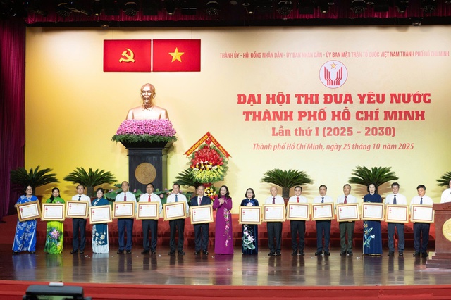 Thi đua xây dựng TPHCM thuộc nhóm 100 thành phố toàn cầu đáng sống- Ảnh 1. Thi đua xây dựng TPHCM thuộc nhóm 100 thành phố toàn cầu đáng sống- Ảnh 1.