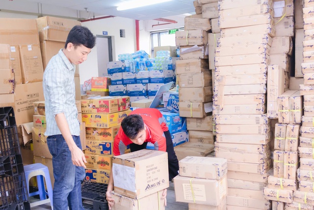 TPHCM gửi hơn 70 tấn hàng cứu trợ đến đồng bào bị ảnh hưởng bão, lũ- Ảnh 1. TPHCM gửi hơn 70 tấn hàng cứu trợ đến đồng bào bị ảnh hưởng bão, lũ- Ảnh 1.