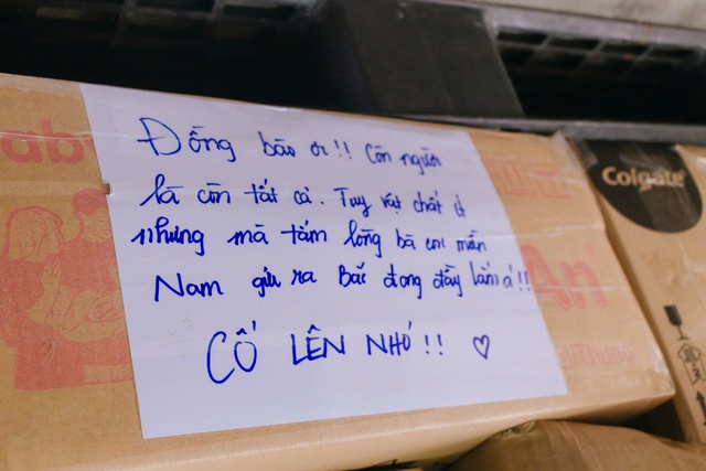 TPHCM gửi hơn 70 tấn hàng cứu trợ đến đồng bào bị ảnh hưởng bão, lũ- Ảnh 2. TPHCM gửi hơn 70 tấn hàng cứu trợ đến đồng bào bị ảnh hưởng bão, lũ- Ảnh 2.