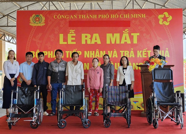 TPHCM: Công an xã Bàu Bàng ra mắt “một cửa” hiện đại, nâng chất phục vụ người dân- Ảnh 2. TPHCM: Công an xã Bàu Bàng ra mắt “một cửa” hiện đại, nâng chất phục vụ người dân- Ảnh 2.