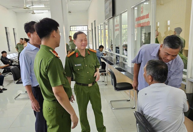 TPHCM: Công an xã Bàu Bàng ra mắt “một cửa” hiện đại, nâng chất phục vụ người dân- Ảnh 3. TPHCM: Công an xã Bàu Bàng ra mắt “một cửa” hiện đại, nâng chất phục vụ người dân- Ảnh 3.