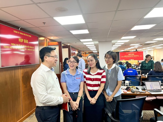 Họp báo thông tin về Đại hội đại biểu Đảng bộ Thành phố lần thứ I, nhiệm kỳ 2025-2030- Ảnh 3. Họp báo thông tin về Đại hội đại biểu Đảng bộ Thành phố lần thứ I, nhiệm kỳ 2025-2030- Ảnh 3.