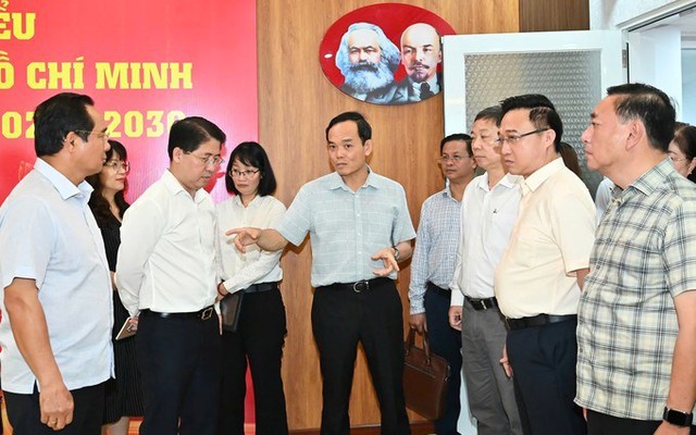 Bí thư Thành ủy TPHCM kiểm tra công tác chuẩn bị Đại hội đại biểu Đảng bộ lần thứ I- Ảnh 1. Bí thư Thành ủy TPHCM kiểm tra công tác chuẩn bị Đại hội đại biểu Đảng bộ lần thứ I- Ảnh 1.