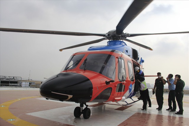 Mở lại tour trực thăng ngắm cảnh TPHCM trong tháng 12- Ảnh 1.