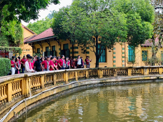 Đoàn cán bộ tuyên giáo, dân vận, báo chí, xuất bản TPHCM bắt đầu hành trình về “cội nguồn Cách mạng”- Ảnh 4.