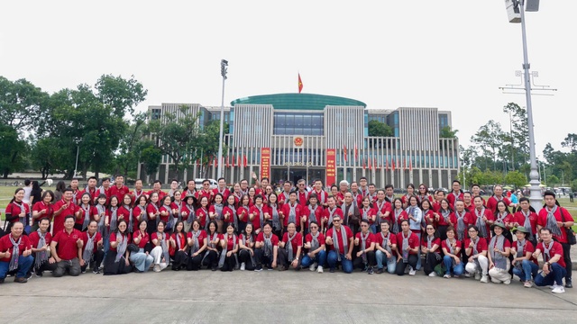 Đoàn cán bộ tuyên giáo, dân vận, báo chí, xuất bản TPHCM bắt đầu hành trình về “cội nguồn Cách mạng”- Ảnh 5.