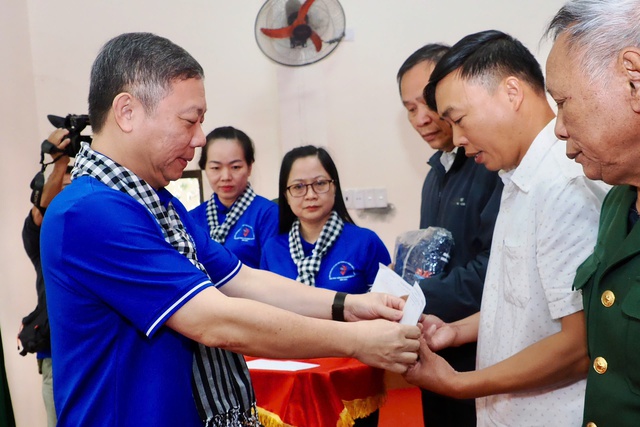 Đoàn công tác TPHCM thăm, tặng quà tại “quê hương” cách mạng Phú Đình, Thái Nguyên- Ảnh 2.