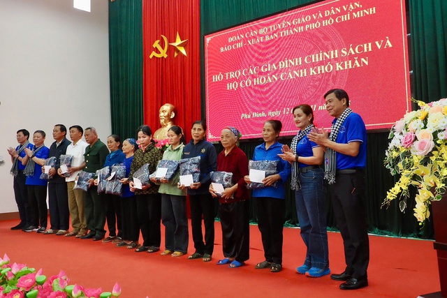 Đoàn công tác TPHCM thăm, tặng quà tại “quê hương” cách mạng Phú Đình, Thái Nguyên- Ảnh 3.