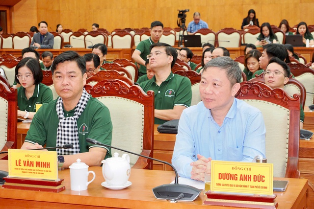 Đoàn đại biểu TPHCM tặng quà bà con bị ảnh hưởng lũ lụt tỉnh Thái Nguyên- Ảnh 1.