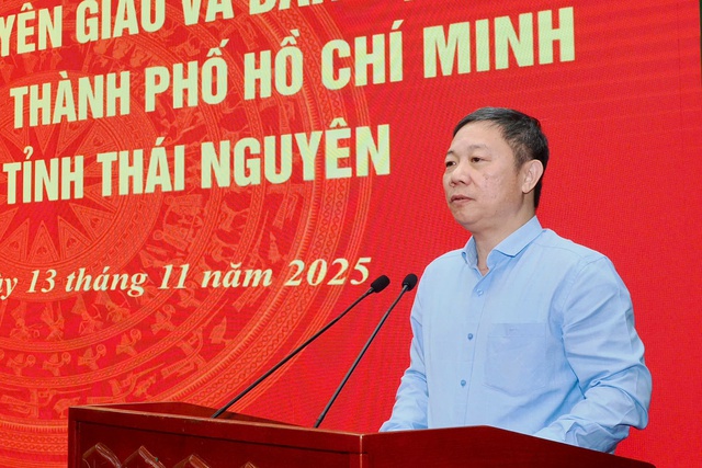 Đoàn đại biểu TPHCM tặng quà bà con bị ảnh hưởng lũ lụt tỉnh Thái Nguyên- Ảnh 3.