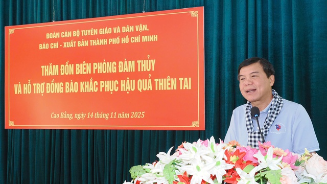 Đoàn đại biểu TPHCM về thăm, tặng quà bà con vùng địa đầu Tổ quốc- Ảnh 1. Đoàn đại biểu TPHCM về thăm, tặng quà bà con vùng địa đầu Tổ quốc- Ảnh 1.