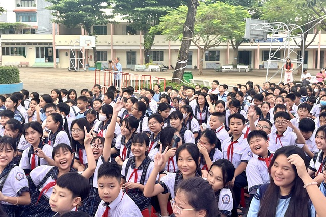 Đưa nghệ thuật truyền thống dân tộc tới sân khấu học đường- Ảnh 2. Đưa nghệ thuật truyền thống dân tộc tới sân khấu học đường- Ảnh 2.