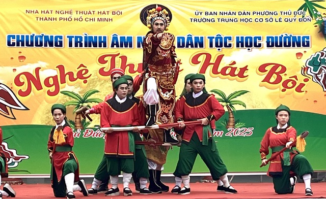 Đưa nghệ thuật truyền thống dân tộc tới sân khấu học đường- Ảnh 3. Đưa nghệ thuật truyền thống dân tộc tới sân khấu học đường- Ảnh 3.