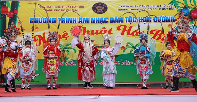 Đưa nghệ thuật truyền thống dân tộc tới sân khấu học đường- Ảnh 1. Đưa nghệ thuật truyền thống dân tộc tới sân khấu học đường- Ảnh 1.