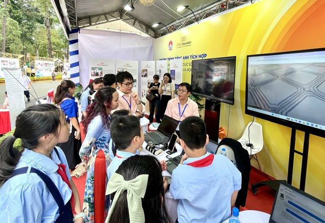 Khai mạc triển lãm “50 năm đổi mới giáo dục: Dấu ấn thời đại - Khát vọng tương lai”- Ảnh 4.