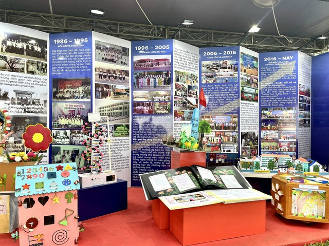 Khai mạc triển lãm “50 năm đổi mới giáo dục: Dấu ấn thời đại - Khát vọng tương lai”- Ảnh 7.