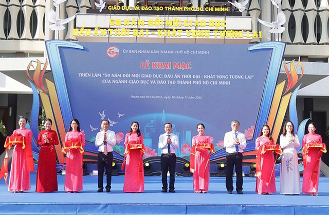 Khai mạc triển lãm “50 năm đổi mới giáo dục: Dấu ấn thời đại - Khát vọng tương lai”- Ảnh 1.