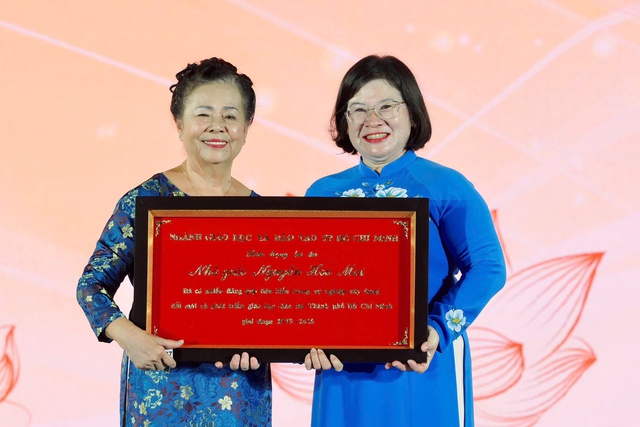 TPHCM tôn vinh, tri ân các nhà giáo tiêu biểu- Ảnh 1. TPHCM tôn vinh, tri ân các nhà giáo tiêu biểu- Ảnh 1.