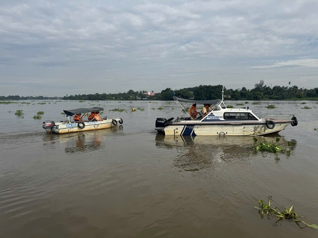 Ra quân kéo giảm tai nạn giao thông đường thủy nội địa- Ảnh 2.